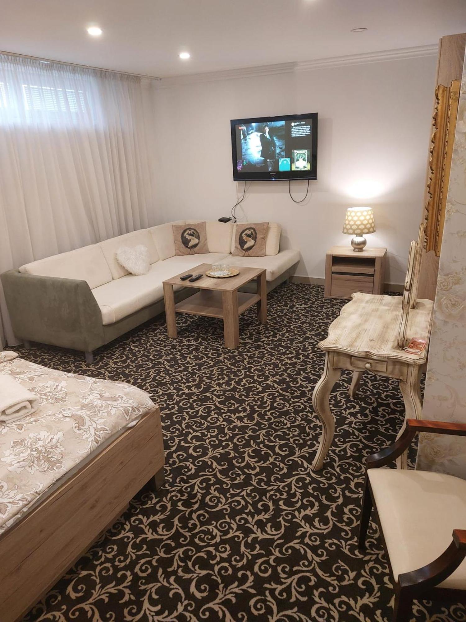 פרטיזנסקה Penzion Vegas מראה חיצוני תמונה